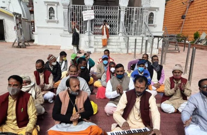 आगामी 2022 में विधानसभा चुनाव में सरकार को खामियाजा भुगतने की चेतावनी दी तीर्थ पुरोहितों ने।