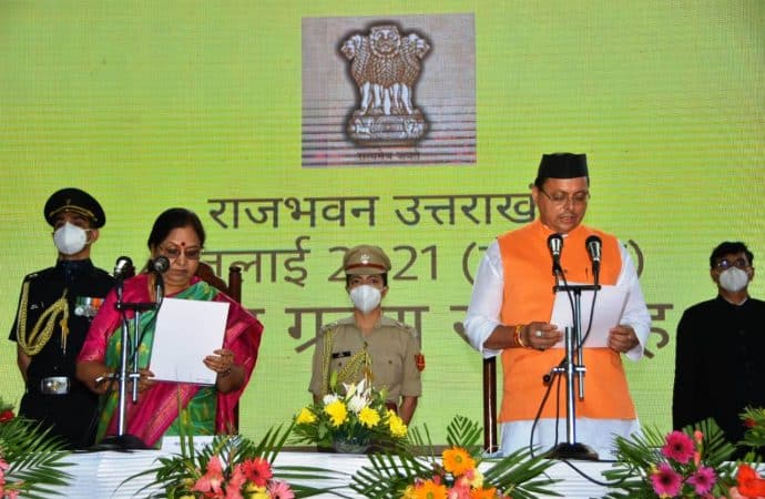 उत्तराखंड के 11वें सीएम पुष्कर सिंह धामी समेत तीरथ मंत्रिमंडल में शामिल सभी ने राजभवन में ली शपथ। दिनभर चलता रहा रूठों को मनाने का दौर।