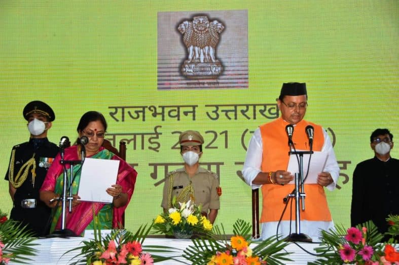 उत्तराखंड के 11वें सीएम पुष्कर सिंह धामी समेत तीरथ मंत्रिमंडल में शामिल सभी ने राजभवन में ली शपथ। दिनभर चलता रहा रूठों को मनाने का दौर।
