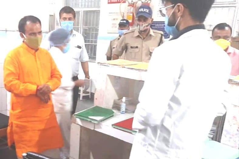 कोविड की तीसरी लहर रोकने को मुस्तैद रहे विभाग – डा. धन सिंह रावत।