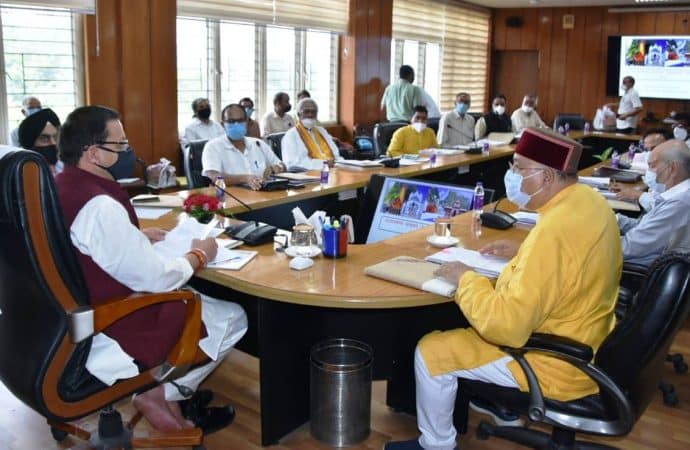 जोशीमठ में स्थापित होगा वेद अध्ययन केन्द्र, मन्दिरों के गर्भगृह से नहीं होगा लाइव प्रसारण। चार धाम देवस्थानम् प्रबन्धन बोर्ड की बैठक में मुख्यमंत्री ने कहा चारधाम मन्दिरों में पुरानी परम्परायें चलती रहेगी, राज्य सरकार का कार्य मन्दिर की आन्तरिक व्यवस्थाओं पर अधिकार करना नहीं बल्कि सहयोग करना है।