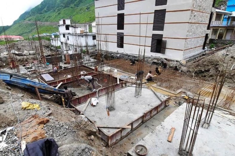 केदारनाथ धाम में रात-दिन पुनर्निर्माण कार्य, अगले वर्ष तक पूरे होने हैं सभी दूसरे चरण के कार्य।