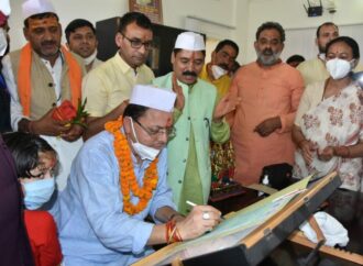प्रदेश सरकार देगी महिला हाॅकी टीम की खिलाङी वंदना कटारिया को 25 लाख रुपए, तो ग्राफिक एरा डीम्ड यूनिवर्सिटी ने 11 लाख रुपये का पुरस्कार देने की घोषणा की।