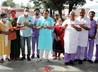 विधानसभा अध्यक्ष ने एम्स ऋषिकेश को अपनी निधि से एम्बुलेंस सौंपी, विधानसभा अध्यक्ष व एम्स निदेशक प्रोफेसर रवि कांत ने हरी झंडी दिखाकर किया रवाना।