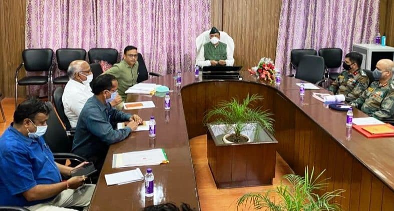 केन्द्रीय रक्षा राज्य मंत्री अजय भट्ट ने कहा आपदा ग्रस्त क्षेत्रों एवं सीमान्त क्षेत्रों में लोक निर्माण विभाग और बी.आर.ओ. मिलकर कार्य करें।