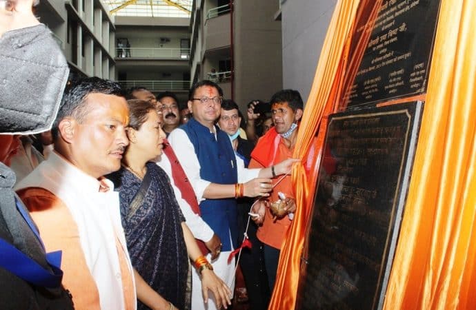 मुख्यमंत्री ने अल्मोड़ा जनपद के लिए कई योजनाओं का लोकार्पण और शिलान्यास कर लगाई झड़ी।