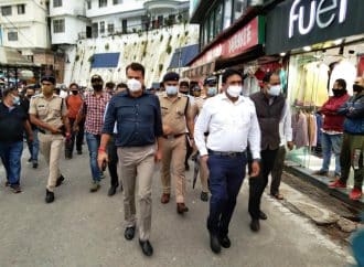 जिलाधिकारी और एसएसपी ने किया माल रोड का निरीक्षण, अतिक्रमण और अन्य व्यवस्थाओं का लिया जायजा, कोरोना गाइडलाइन का कड़ाई से पालन के दिए निर्देश।