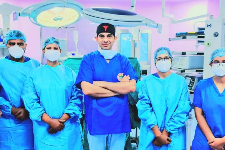 बड़ी उपलब्धि: एम्स गोरखपुर से रेफर युवती की हुई दुर्लभ एवं अति जटिल सर्जरी, मिला नया जीवनदान, एम्स ऋषिकेश के ओबीजी डिपार्टमेंट की रिकंस्ट्रक्टिव एवं कॉस्मेटिक गाइनेकॉलोजी डिवीजन में हुआ ऑपरेशन।