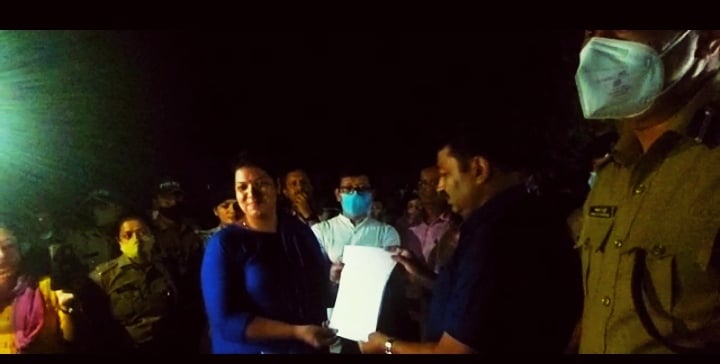 बड़ी ख़बर, ग्रेड पे की मांग को लेकर पुलिस परिजनों का डीजीपी से मिलने के बाद, मुख्यमंत्री के आचारसंहिता से पहले हल का आश्वासन मिलने पर धरना समाप्त।