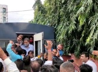पूर्व सीएम हरीश रावत गिरफ्तार, लखीमपुर खीरी घटना का सैकड़ों कार्यकर्ताओं के साथ कर रहे थे विरोध।