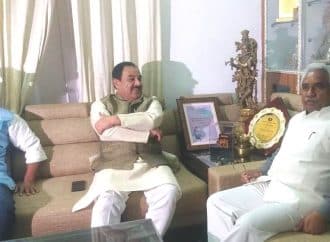 कौशिक की ब्रेकफास्ट-लंच डिप्लोमेसी के राजनैतिक मायने, आखिर हरक सिंह ने क्यों कराया मदन कौशिक को लम्बा इन्तजार जानने के लिए पढ़ें पूरी खबर।