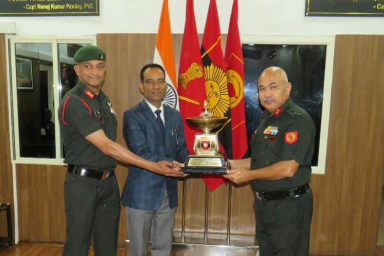 आर्मी पब्लिक स्कूल लैंसडौन ने जीती मोस्ट इंप्रूव्ड श्रेणी की ट्रॉफी।