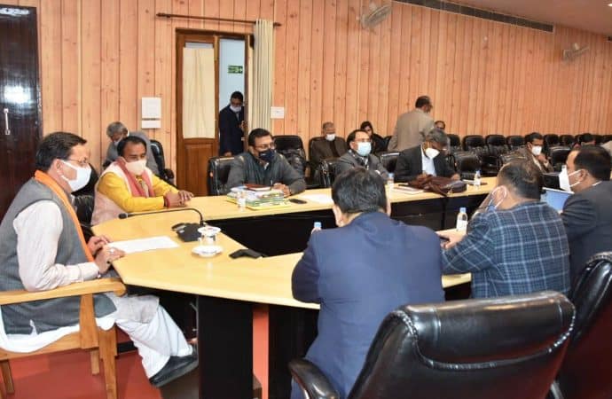 कोविड के बढ़ते मामलों और नए वैरिएंट ओमिक्रोन के सम्भावित खतरे को देखते हुए मुख्यमंत्री धामी ने की समीक्षा, सैम्पलिंग बढ़ाने और कान्टैक्ट ट्रेसिंग के दिए निर्देश ।