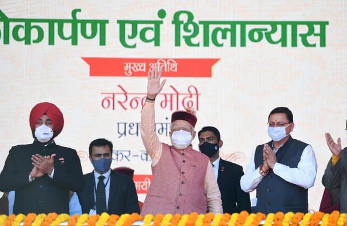 प्रधानमंत्री ने किया परेड ग्राउण्ड में लगभग 18 हजार करोड़ की योजनाओं का शिलान्यास एवं लोकार्पण, वहीँ गढ़वाली भाषा में प्रदेश की जनता का अभिनंदन भी किया।