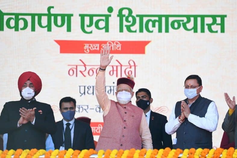 प्रधानमंत्री ने किया परेड ग्राउण्ड में लगभग 18 हजार करोड़ की योजनाओं का शिलान्यास एवं लोकार्पण, वहीँ गढ़वाली भाषा में प्रदेश की जनता का अभिनंदन भी किया।