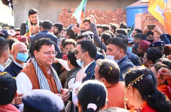 श्रीनगर गढ़वाल में भाजयुमो राष्ट्रीय अध्यक्ष व् सांसद तेजस्वी सूर्या ने कांग्रेस पर किये तीखे प्रहार कहा भाजपा कांग्रेस की तरह परिवार वालों की नहीं बल्कि कार्यकर्ताओं की पार्टी है, इसीलिए भाजपा आज विश्व की सबसे बड़ी पार्टी है।