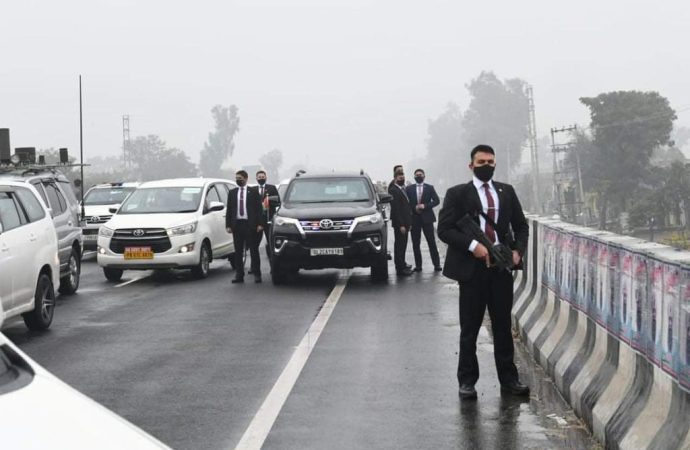 प्रधानमन्त्री नरेंद्र मोदी के काफिले में हुई चूक को लेकर पंजाब पुलिस की कार्यप्रणाली पर सवालिया निशान उठाते हुए भाजपा ने उठाये सवाल।