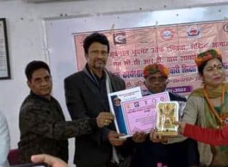 शिक्षा में राजस्थानी लोक कला एवं संस्कृति के समावेश नवाचार के लिए उत्तराखंड के शिक्षक उदयपुर राजस्थान में सम्मानित हुई सुनीता बहुगुणा एवं भागचंद केशवानी।