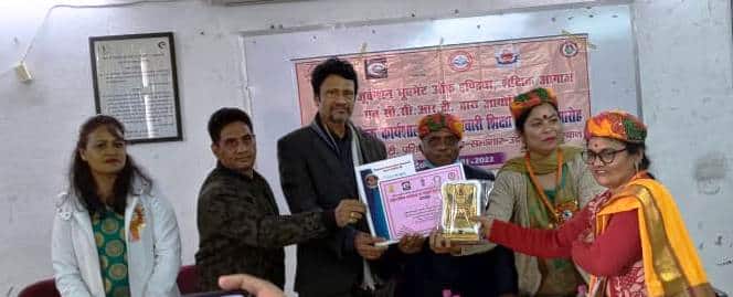 शिक्षा में राजस्थानी लोक कला एवं संस्कृति के समावेश नवाचार के लिए उत्तराखंड के शिक्षक उदयपुर राजस्थान में सम्मानित हुई सुनीता बहुगुणा एवं भागचंद केशवानी।