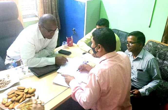 सचिव सहकारिता पुरुषोत्तम ने किया सहकारी समिति झाझरा, दुग्ध समिति शंकरपुर का दौरा, कहा किसानों को अच्छी नस्ल की गाय उपलब्ध कराया जाय।