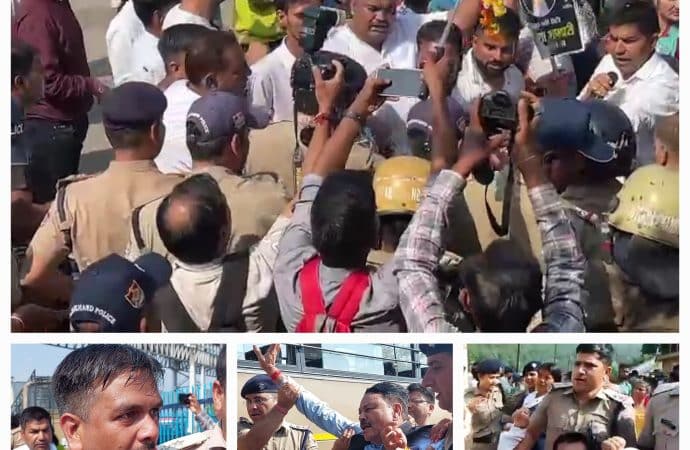 तिरंगा यात्रा के दौरान पुलिस और प्रदर्शनकारियों में झड़प, 32 आंदोलनकारियों को बैराज से पुलिस ने किया गया गिरफ्तार।
