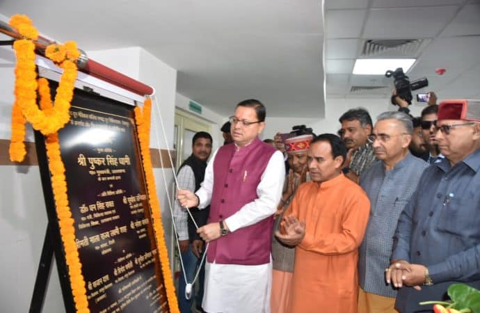 आशा कार्यकत्रियां राज्य की स्वास्थ्य सेवाओं की रीढ़, मुख्यमंत्री धामी।