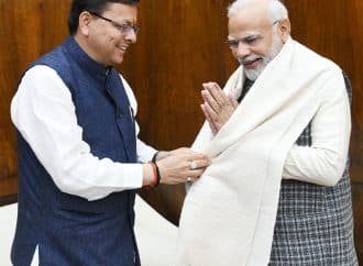 दिल्ली संसद भवन में सीएम धामी ने की प्रधानमंत्री से मुलाकात कर साझा किया उत्तराखंड का रोड़ मैप, कंडाली के रेशों से बनी शाॅल भी की भेंट।