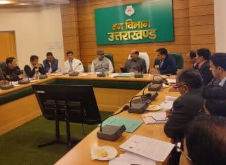 कैबिनेट मिनिस्टर सुबोध उनियाल ऋषिकेश-कर्णप्रयाग रेल लाईन के निर्माण की प्रगति और आलवेदर रोड परियोजना की समीक्षा बैठक में विधानसभा क्षेत्र के काश्तकारों की क्षति पर अधिकारियों के ढीले रवये पर बिफरे।