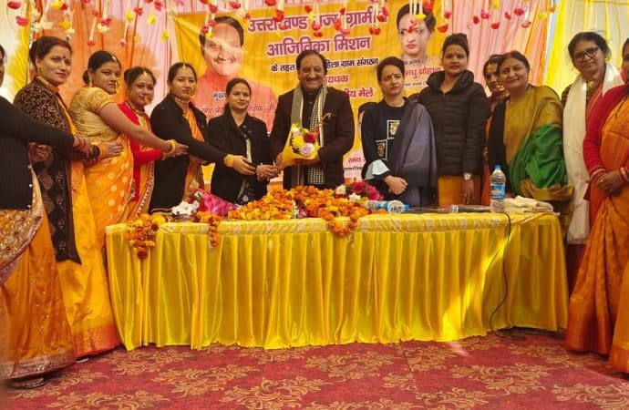 अपने घरेलू बचत के खर्चे से इस जगह की महिलाओं ने पूस मेले का आयोजन कर दिखाया आयना।