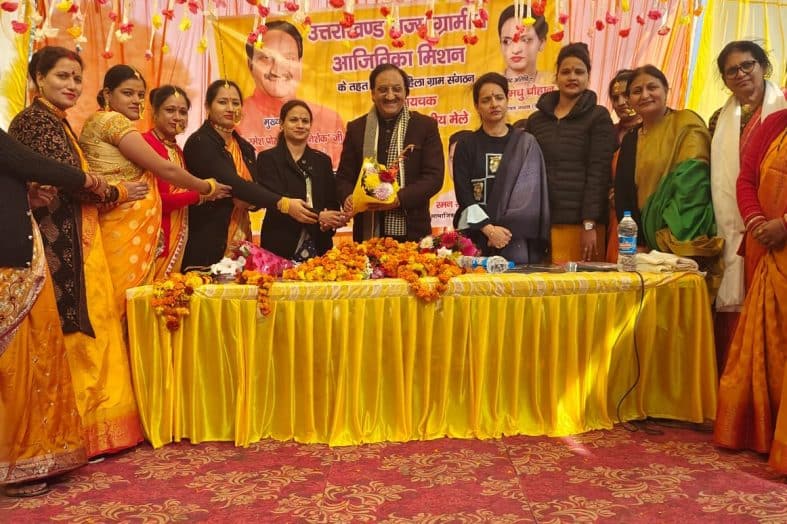 अपने घरेलू बचत के खर्चे से इस जगह की महिलाओं ने पूस मेले का आयोजन कर दिखाया आयना।