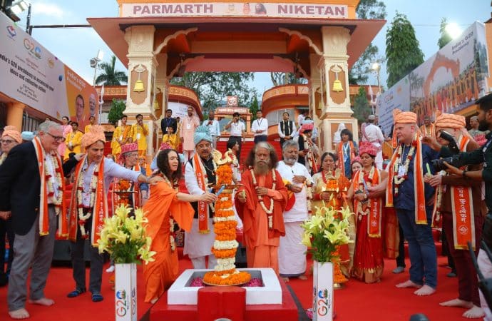 ऋषिकेश में गंगा आरती से G-20 का आगाज, उत्तराखंड के पारंपरिक भोज के साथ अवधी, पंजाबी सहित यूरोपियन और थाई भोजन परोसा गया।