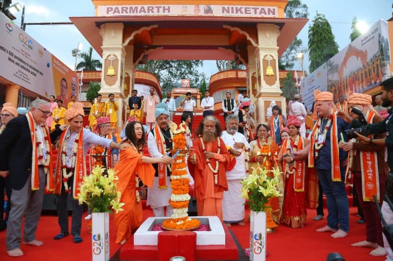 ऋषिकेश में गंगा आरती से G-20 का आगाज, उत्तराखंड के पारंपरिक भोज के साथ अवधी, पंजाबी सहित यूरोपियन और थाई भोजन परोसा गया।