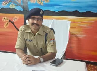 प्रशिक्षु आईपीएस जितेंद्र कुमार मेहरा बने रायवाला थाना इंचार्ज, जनप्रतिनिधियों के साथ की बैठक ।