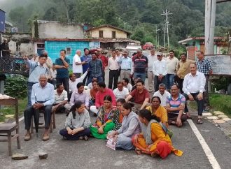 बरसात में जहां पहाड़ के सूखे जलश्रोत तक तर हो गए , लेकिन यहां के निवासियों के हलख हैं सूखे, जानने के लिए पढ़ें पूरी खबर।