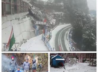 पहाड़ों की रानी मसूरी और धनौल्टी में सीजन का पहला हिमपात, होटल व्यवसायियों के चेहरे खिले।