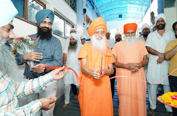 निर्मल आश्रम में 15वें स्वैच्छिक रक्तदान शिविर में बोले महंत बाबा राम सिंह महाराज, प्रत्येक मनुष्य को जीते जी रक्तदान एवं मरणोंपरांत नेत्रदान का संकल्प लेना चाहिये।