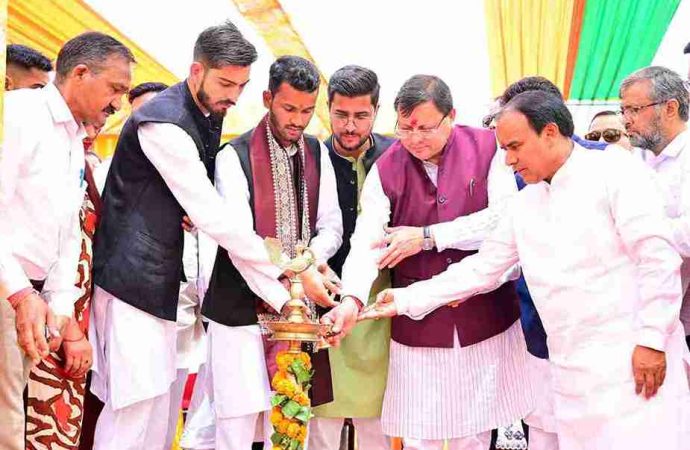 सीएम पुष्कर सिंह धामी ने एचएनबी गढ़वाल केंद्रीय विश्वविद्यालय के छात्रसंघ शुभारंभ समारोह में की शिरकत