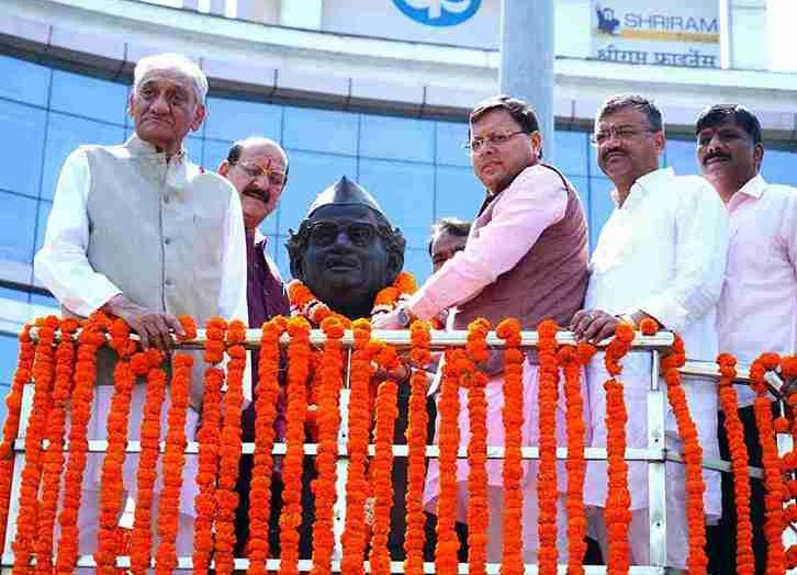 मुख्यमंत्री धामी ने हेमवती नंदन बहुगुणा की जयंती पर माल्यार्पण कर किया भावपूर्ण स्मरण