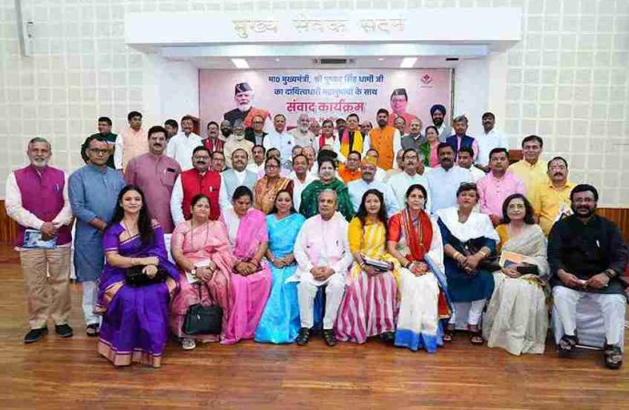 मुख्यमंत्री पुष्कर सिंह धामी ने दायित्वधारियों संग संवाद कर जनसेवा में उत्कृष्टता का आह्वान किया।