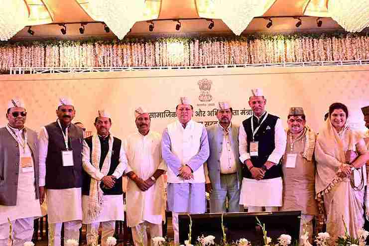 प्रधानमंत्री की नीतियों से तीस करोड़ लोग गरीबी रेखा से बाहर निकले – मुख्यमंत्री