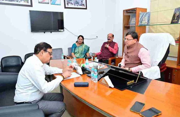 चार धाम यात्रा से पहले ग्राउंड जीरो पर पहुंचे मुख्यमंत्री धामी।