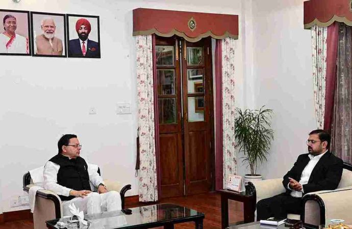 मुख्यमंत्री धामी से आज मुख्यमंत्री आवास में जम्मू-कश्मीर के कैबिनेट मंत्री सतीश शर्मा ने मुलाक़ात की।