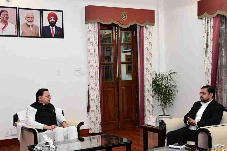 मुख्यमंत्री धामी से आज मुख्यमंत्री आवास में जम्मू-कश्मीर के कैबिनेट मंत्री सतीश शर्मा ने मुलाक़ात की।