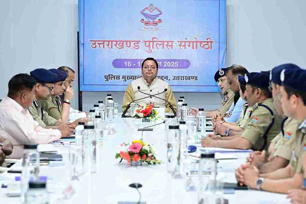 सीएम धामी ने विदेशी घुसपैठियों के खिलाफ प्रशासन के साथ मिलकर एक व्यापक ड्राइव चलाकर तत्काल कठोर कार्यवाही के निर्देश दिए