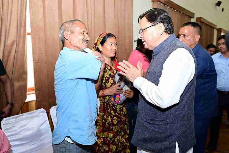 **मुख्यमंत्री धामी ने जनता की समस्याएं सुनीं, अधिकारियों को शीघ्र समाधान के निर्देश**