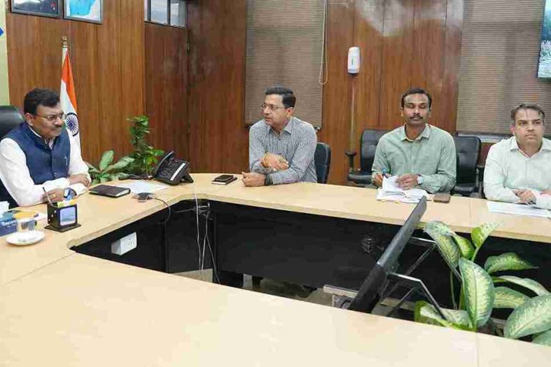 मुख्य सचिव ने की लोनिवि और एनएचएआई योजनाओं की समीक्षा, रिस्पना-बिंदाल रोड को शीघ्र शुरू करने के निर्देश