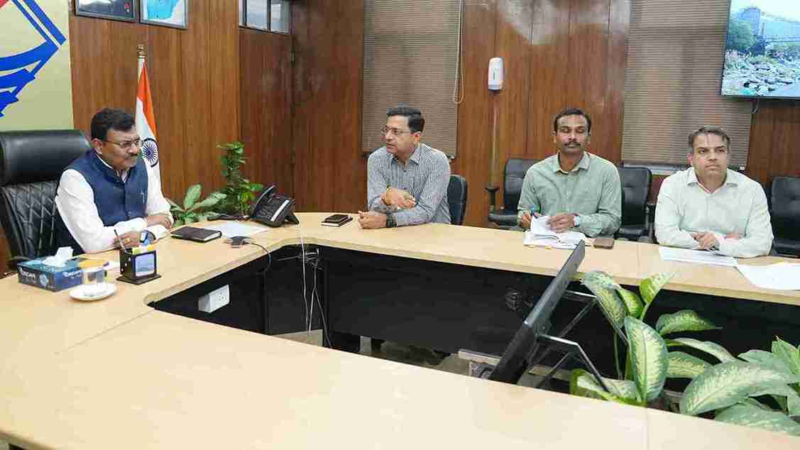 मुख्य सचिव ने की लोनिवि और एनएचएआई योजनाओं की समीक्षा, रिस्पना-बिंदाल रोड को शीघ्र शुरू करने के निर्देश