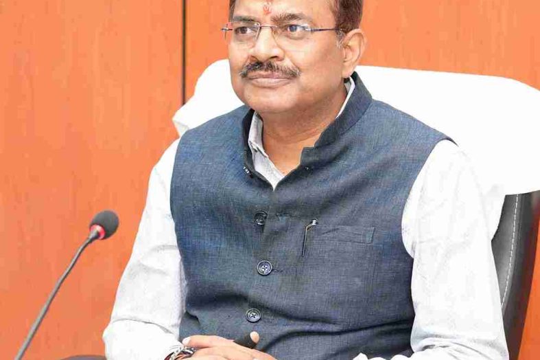 मुख्य सचिव आनन्द बर्द्धन ने आपदा प्रबंधन विभाग की समीक्षा की