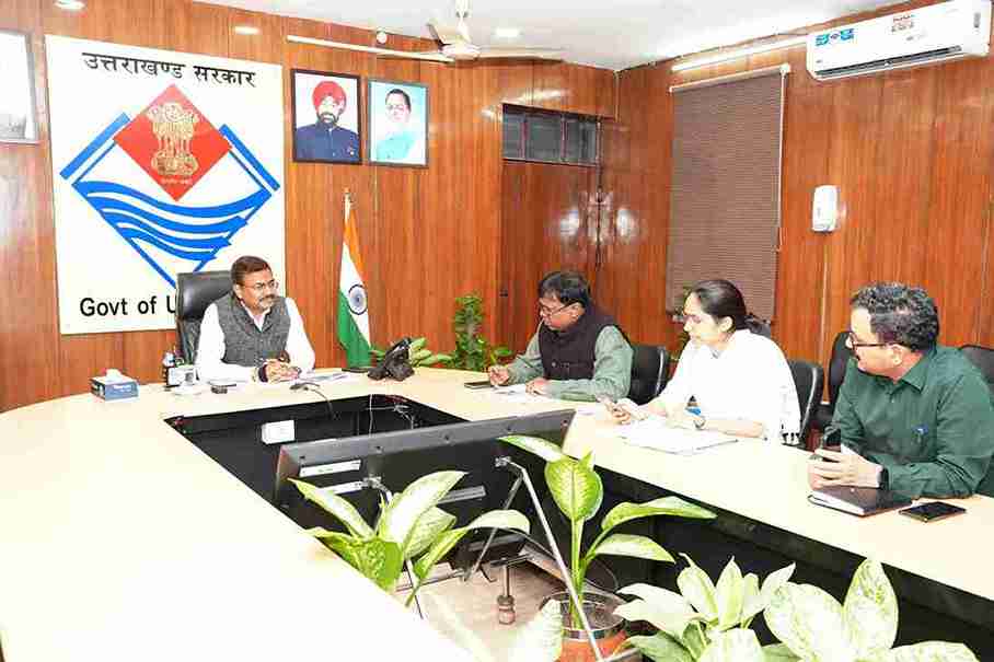 मुख्य सचिव आनन्द बर्द्धन ने राज्य में रेल सुविधाओं के विकास के सम्बन्ध में बैठक ली