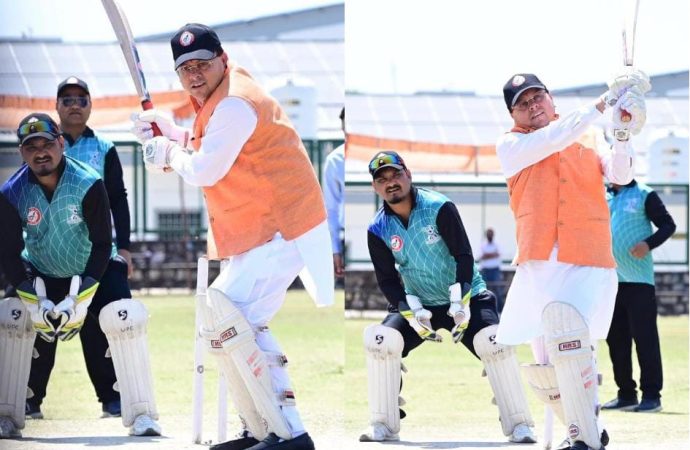 धाकड़ धामी ने धाकड़ बल्लेबाजी कर इंटर क्रिकेट टूर्नामेंट का किया शुभारंभ, खेल सामग्री के लिए पांच लाख की घोषणा